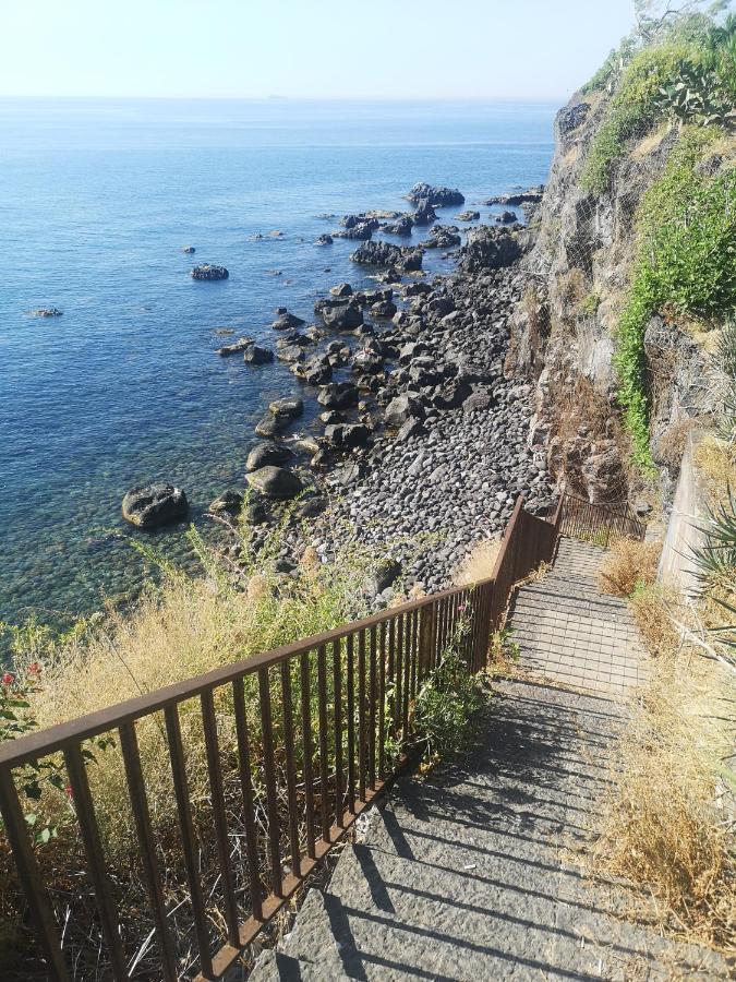 Locanda Popolare Aci Castello Esterno foto